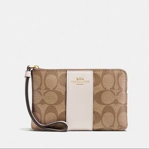 NWT COACH Corner Zip Wristlet